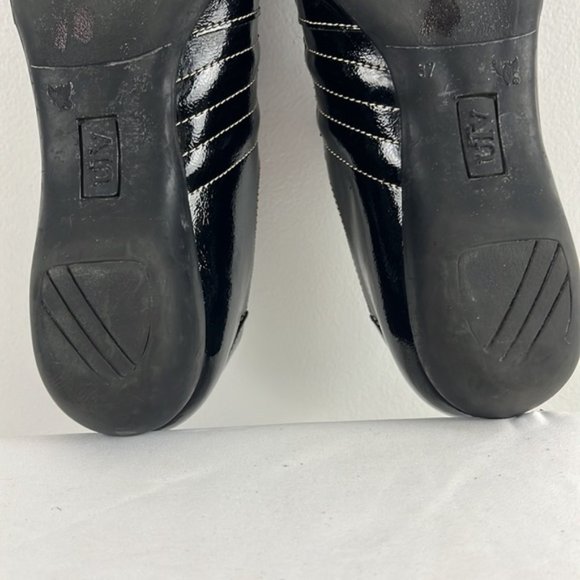 Un Tour en Ville Black Patent Leather Slip-On Flats - Picture 7 of 10